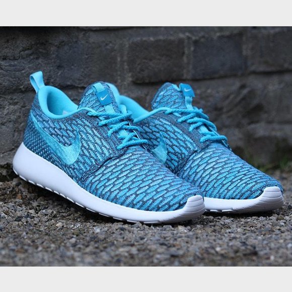 Nike Shoes - Nike Roshe One Flyknit Sneakers